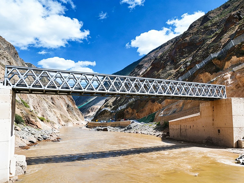 جسر تروس مجلفن كبير الحجم
