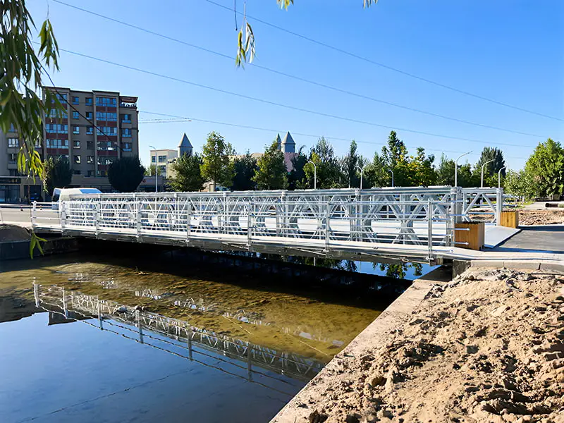 CB 100 Bailey Bridge جسر بيلي مزدوج المسار ثلاثي الصف بطبقة واحدة مقوى ومجلفن