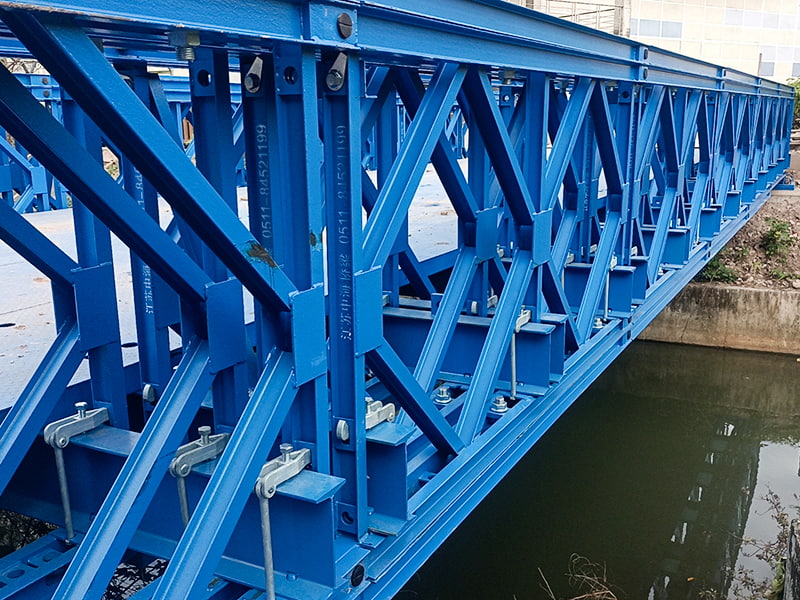 CB 100 Bailey Bridge جسر بيلي ثلاثي الصف وطبقة واحدة معزز ومطلي
